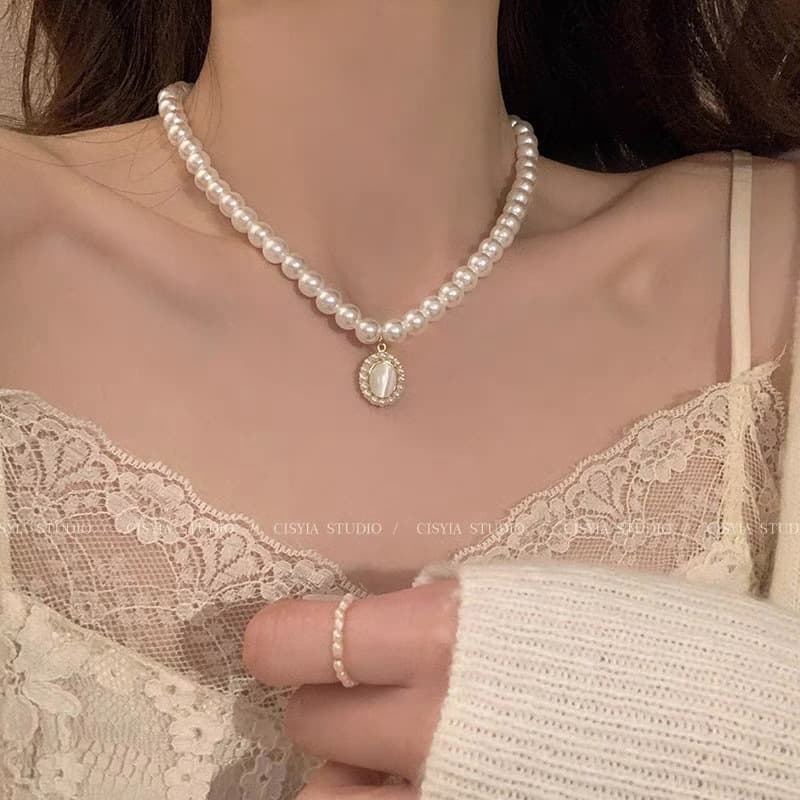 Women Dainty Pearl Choker Necklace Niche Luxury Temperament Collarbone Sweater Chain