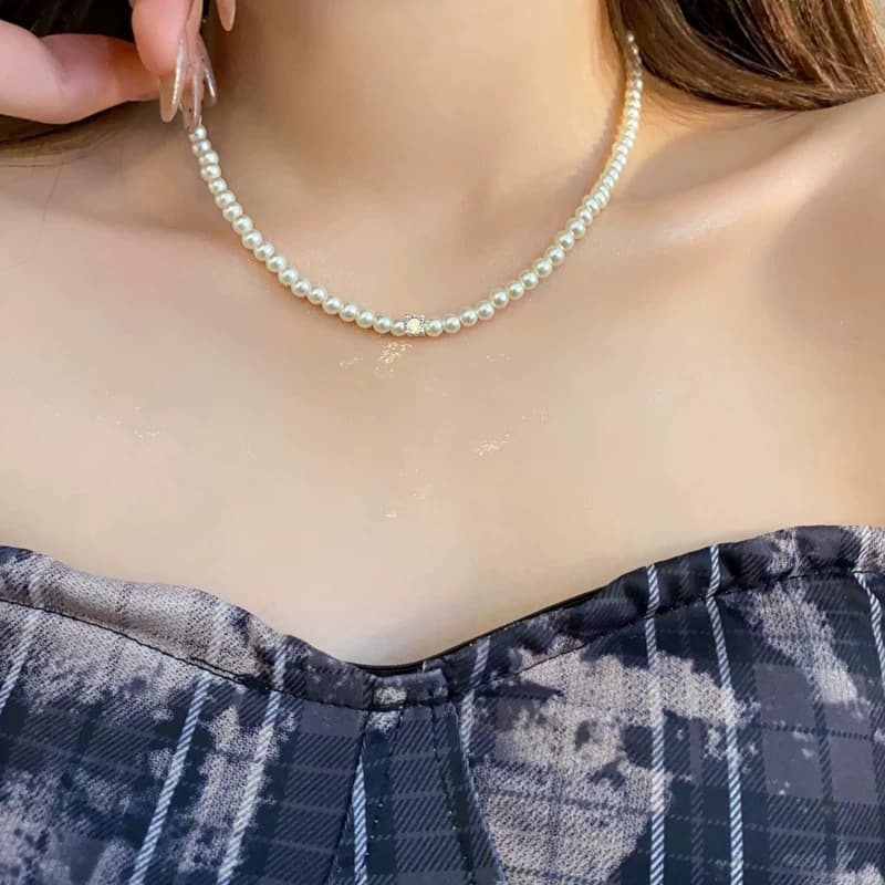Women Faux Pearl Collarbone Necklace Niche Delicate Design Elegant Temperament Sweater Chain Jewelry Gift