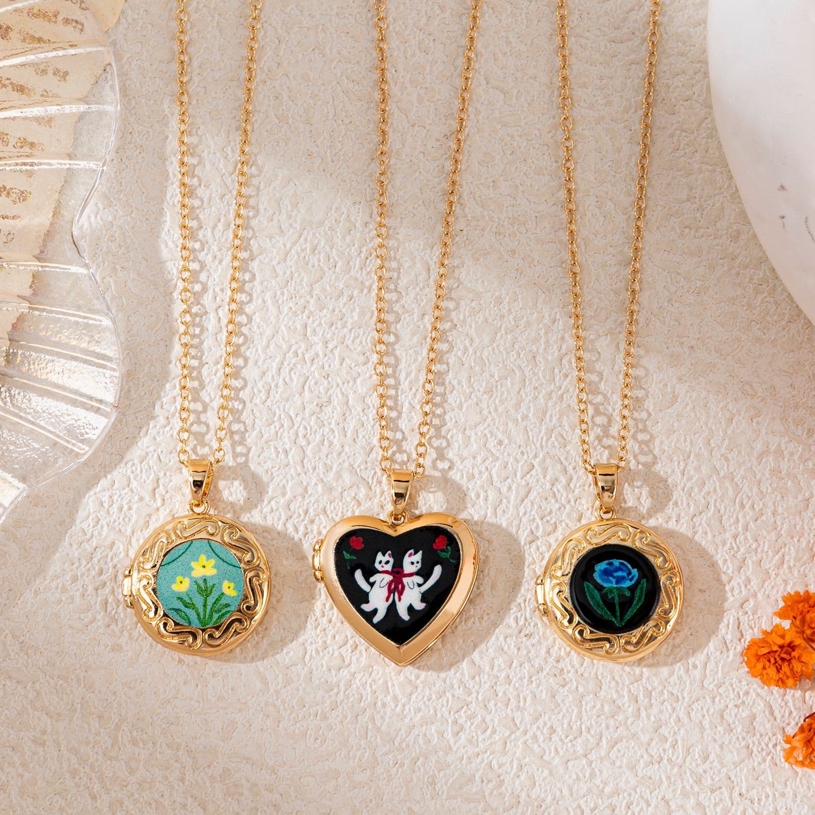Stylish Necklace With A Heart-shaped, Openable Pendant And Oil-drop Design