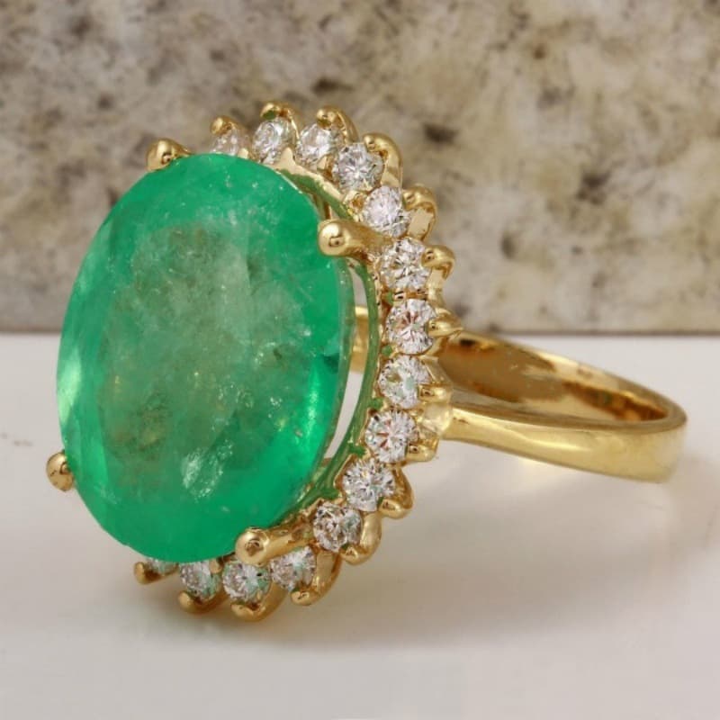 Diamond-Encrusted Oval Emerald Ring For Women