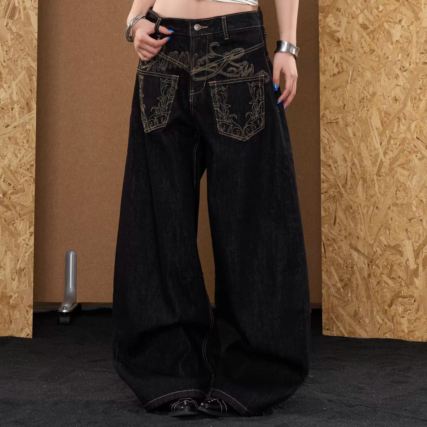 Embroidered Crooked-Sword Jeans Loose-Fit Wide Legs