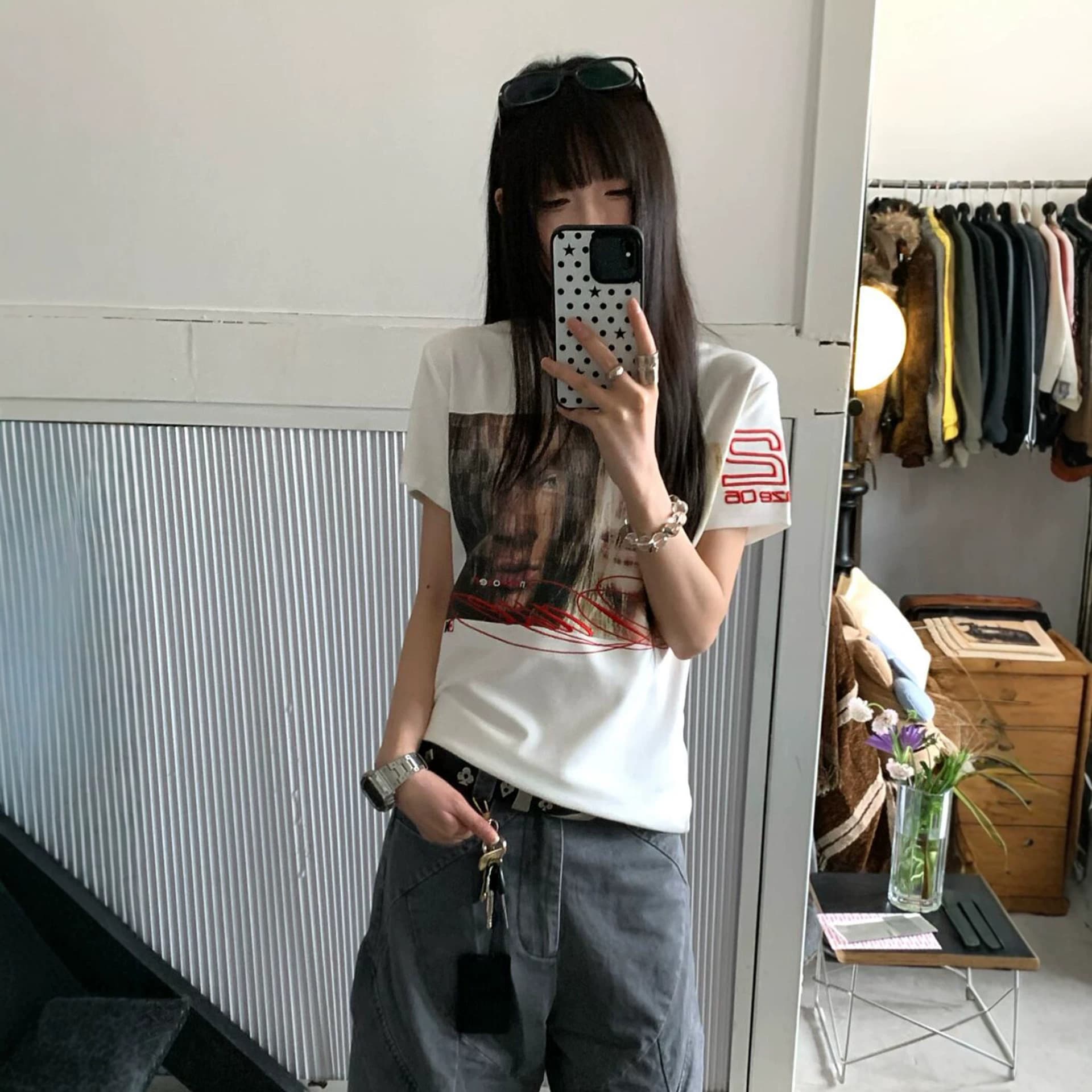 Fashionable American-style Women's Short-sleeved Top With Straight Shoulders