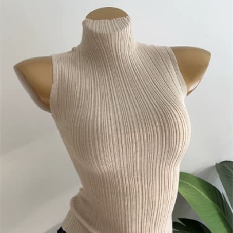 Elegant Ribbed Mock-neck Slim-fit Sleeveless Top