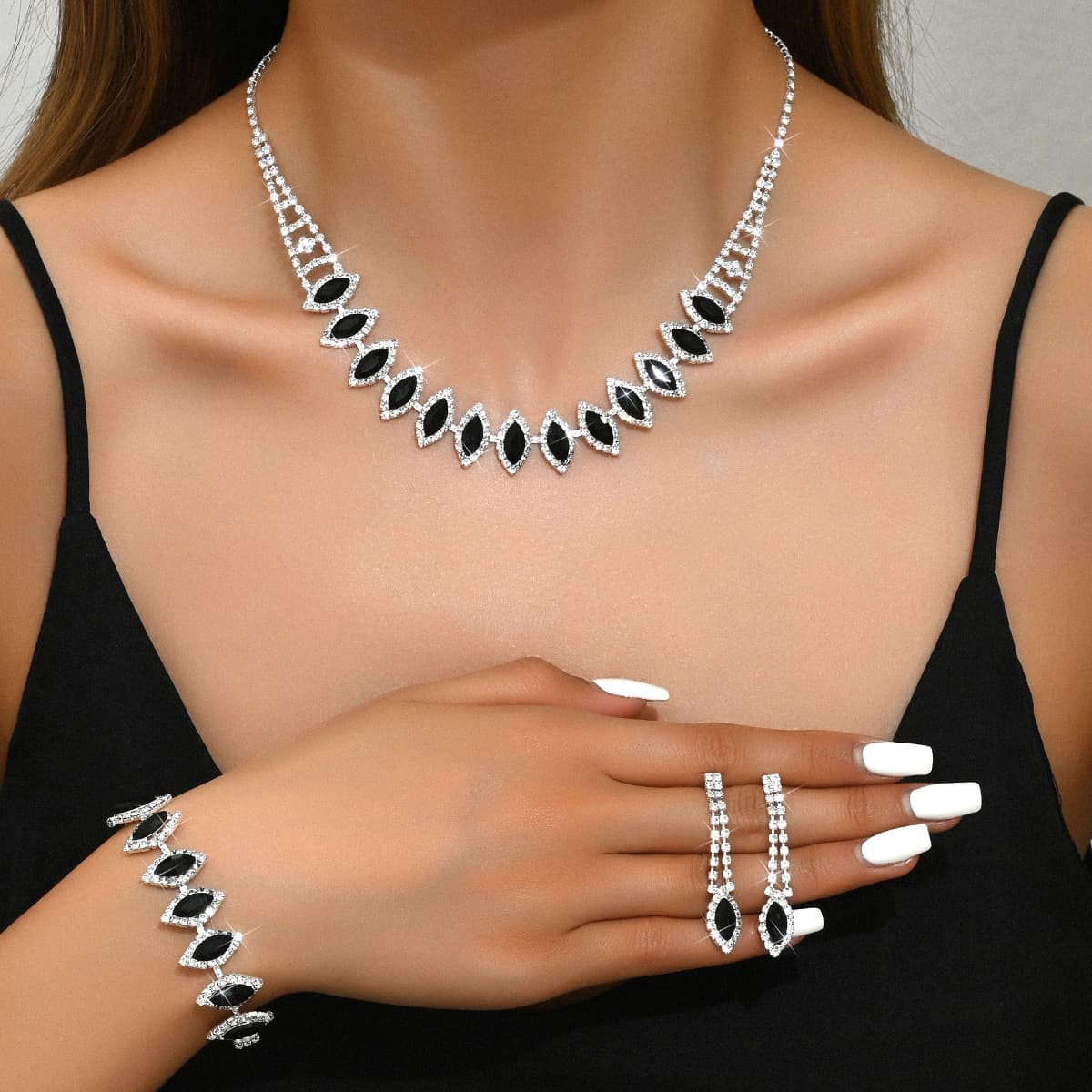 New Foreign Trade High-End Crystal Bridal Jewelry Set For Women, Fashionable And Elegant Water Drop Necklace, Earrings, And Bracelet Three-Piece Set